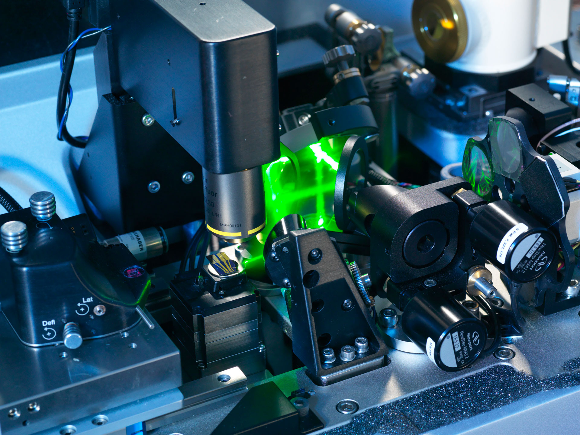 /getattachment/d40fdf5d-083d-4229-bcec-c2cdde5a022e/Optoelectronic-Metrology-on-the-Nanoscale2.jpg?lang=en-US Internal optics and components of the NPL s-SNOM